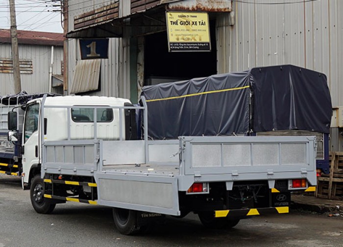 Xe tải Isuzu 3.5 tấn, thùng lửng, trả trước 50 triệu, giao xe ngay