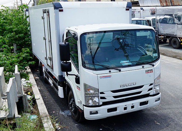 Xe tải Isuzu 3.5 tấn, thùng bảo ôn, trả trước 50 triệu, giao xe ngay