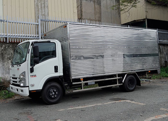 Xe tải Isuzu 3.5 tấn, thùng kín inox, trả trước 50 triệu, giao xe ngay