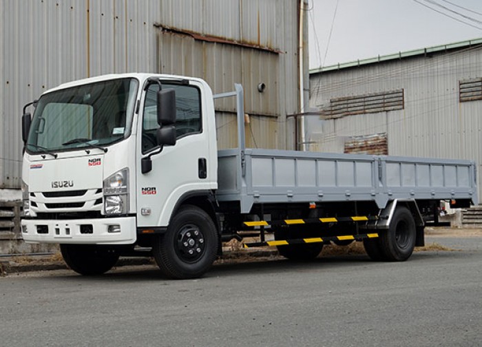 Xe tải Isuzu 5.5 tấn, thùng lửng, trả trước 50 triệu, giao xe ngay