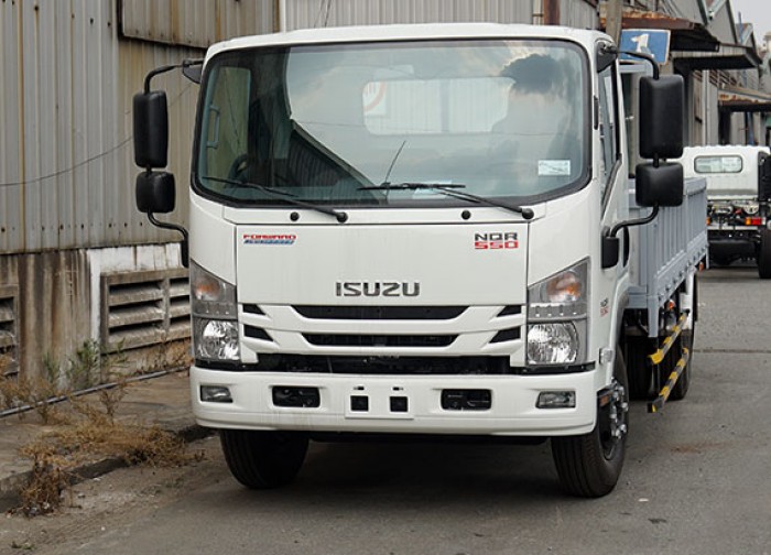 Xe tải Isuzu 5.5 tấn, thùng lửng, trả trước 50 triệu, giao xe ngay