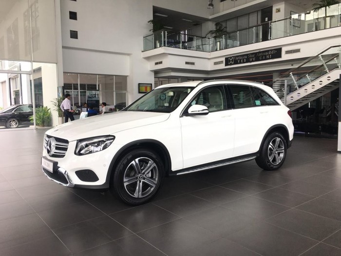 Bán xe Mercedes GLC200 Trắng 2018 chính hãng