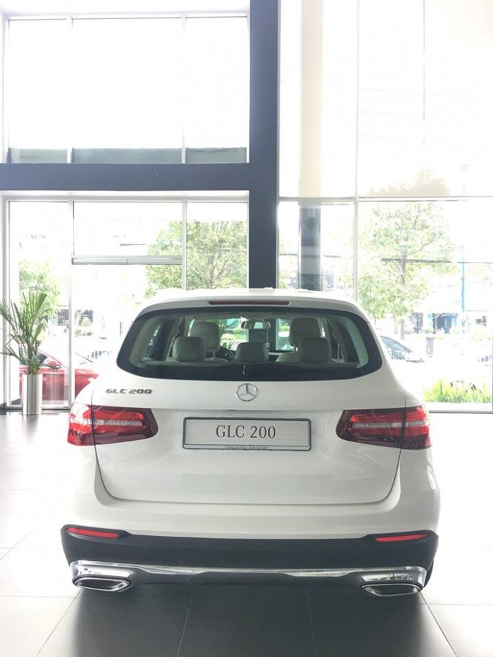 Bán xe Mercedes GLC200 Trắng 2018 chính hãng