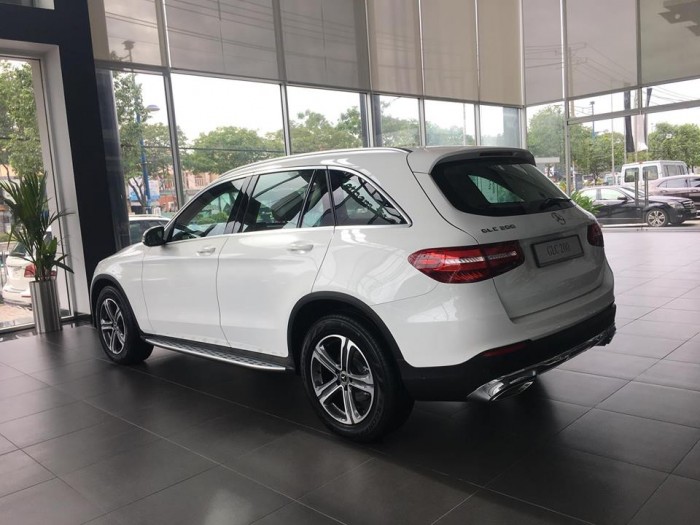 Bán xe Mercedes GLC200 Trắng 2018 chính hãng