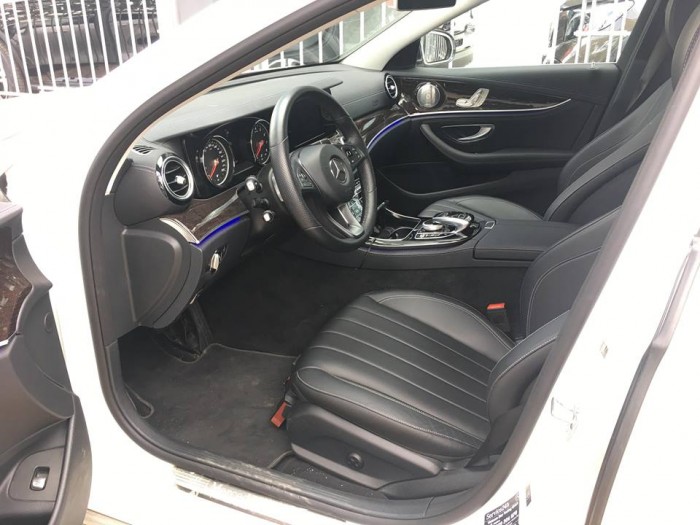 Bán xe Mercedes E250 Cũ Chính Hãng Trắng 2017
