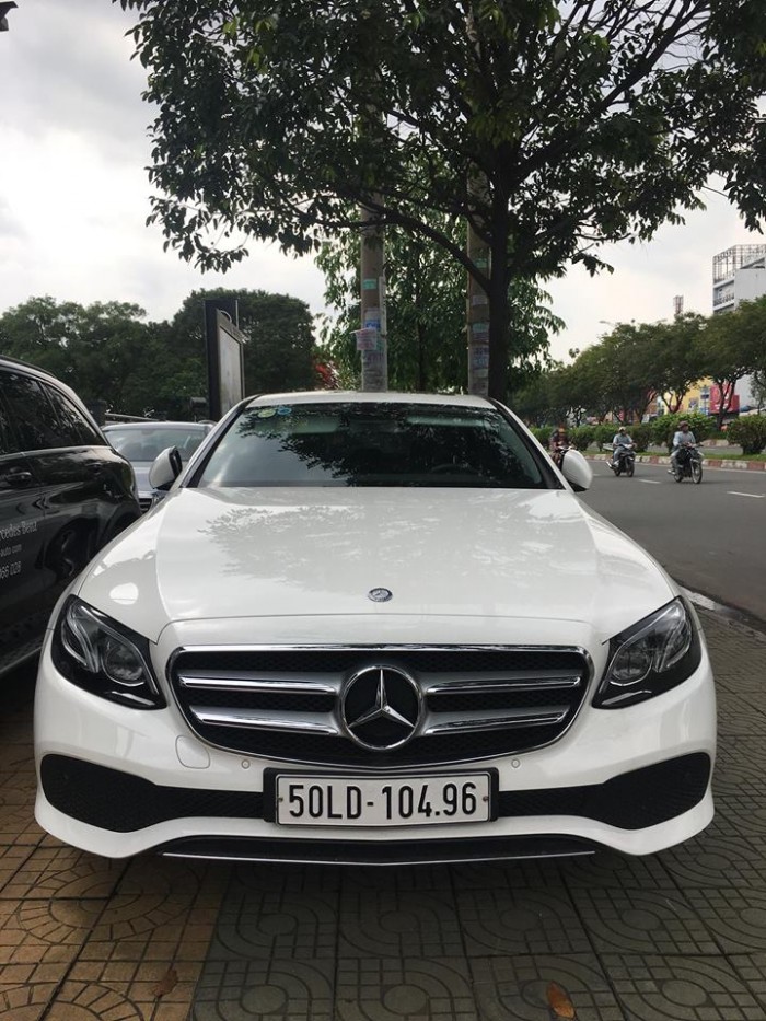 Bán xe Mercedes E250 Cũ Chính Hãng Trắng 2017