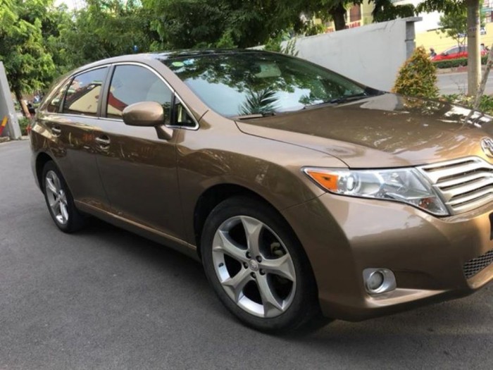 Bán Toyota Venza 3.5 V6 AT đời 20110 nhập Mỹ màu Vàng Biển Hà Nội