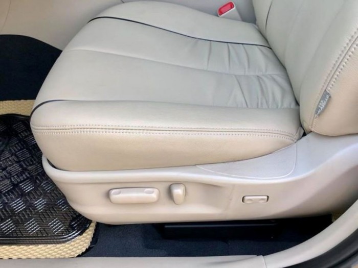 Bán Toyota Venza 3.5 V6 AT đời 20110 nhập Mỹ màu Vàng Biển Hà Nội