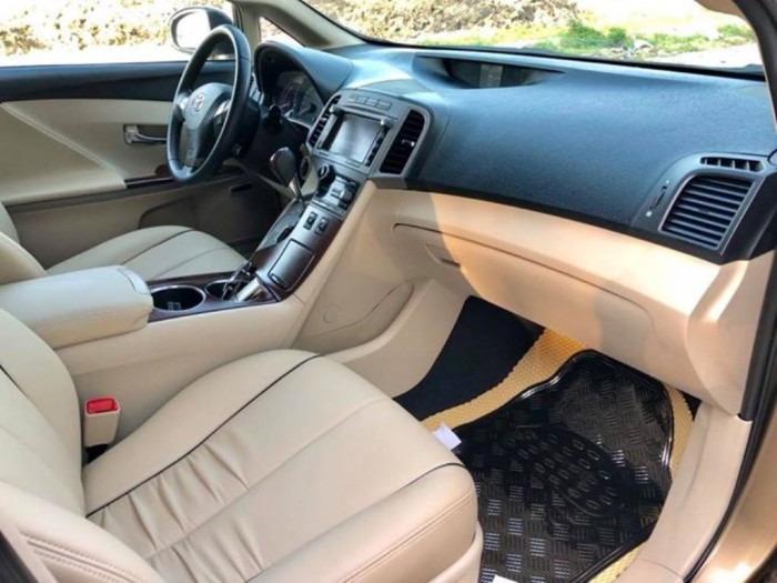 Bán Toyota Venza 3.5 V6 AT đời 20110 nhập Mỹ màu Vàng Biển Hà Nội