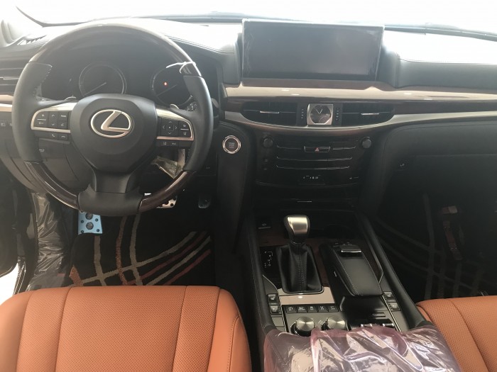 Lexus LX570 Super Sport sản xuất 2018 phiện bản cao cấp nhất ,nội ngoại thất hòa toàn mới,xe giao ngay.