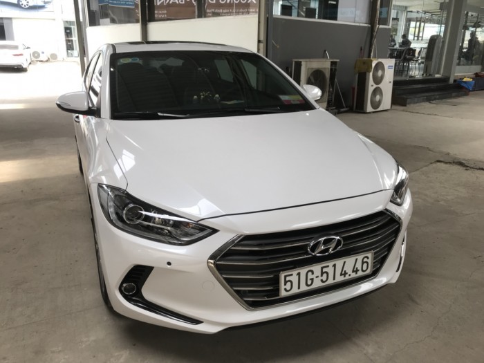 Bán Hyundai Elantra GLS 2.0AT màu trắng số tự động sản xuất 2017 biển Sài Gòn 1 chủ đi đúng 10.000km