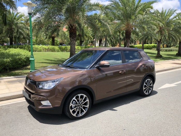 Bán Ssangyong Tivoli tự động 2017 nâu fulltion