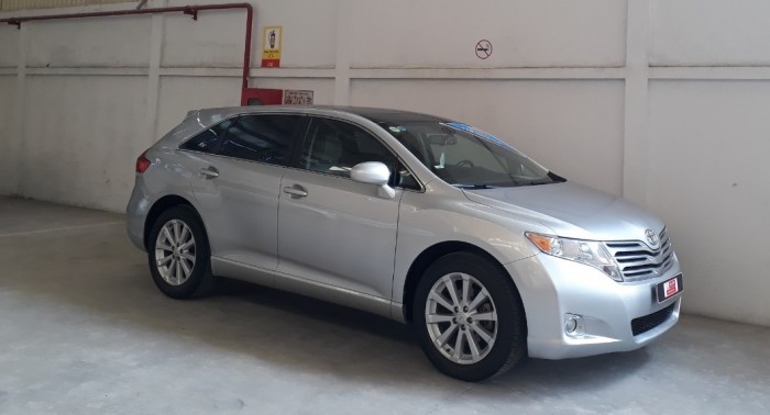 Bán xe Venza đời 2009 màu Bạc Full Option