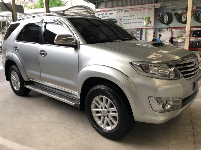 Bán xe Fortuner máy dầu số sàn mùa Bạc đời 2015 trả góp