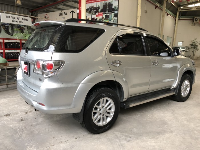 Bán xe Fortuner máy dầu số sàn mùa Bạc đời 2015 trả góp