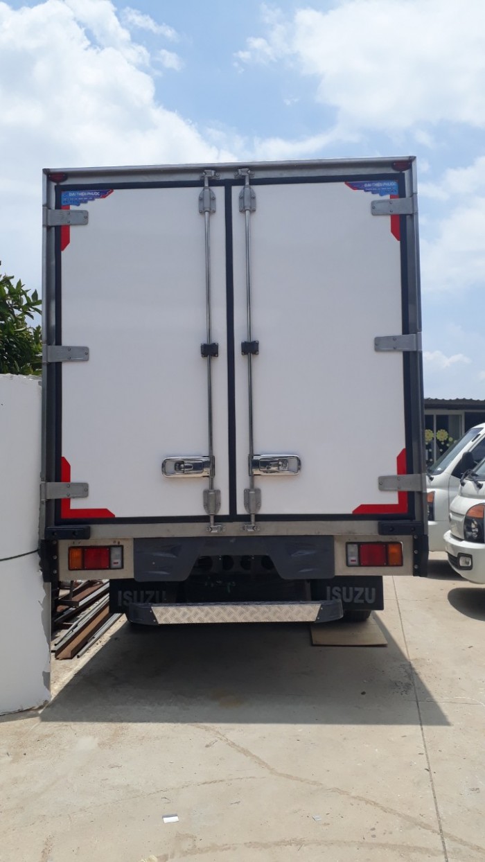 Giá xe tải Isuzu 5 tấn Thùng Đông Lạnh, Cam Kết Giá Rẻ Nhất Thị Trường