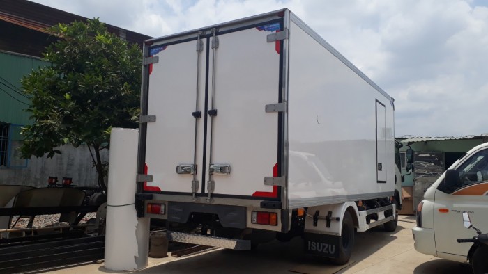 Giá xe tải Isuzu 5 tấn Thùng Đông Lạnh, Cam Kết Giá Rẻ Nhất Thị Trường