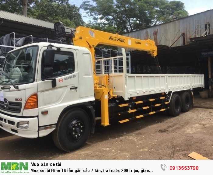 Mua xe tải Hino 16 tấn gắn cẩu 7 tấn, trả trước 200 triệu, giao xe ngay
