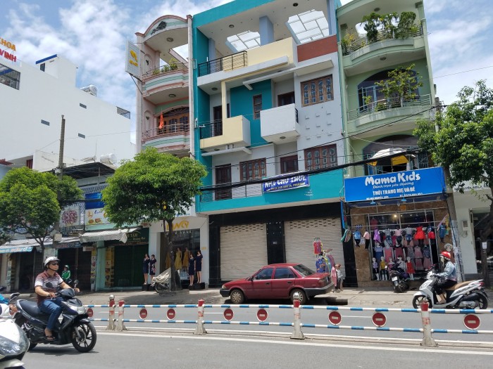 Bán gấp nhà mặt tiền nở hậu tại 367 Trần Thủ Độ, Tân Phú