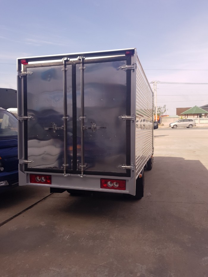 Xe tải JAC thùng kín đời mới giá cạnh tranh