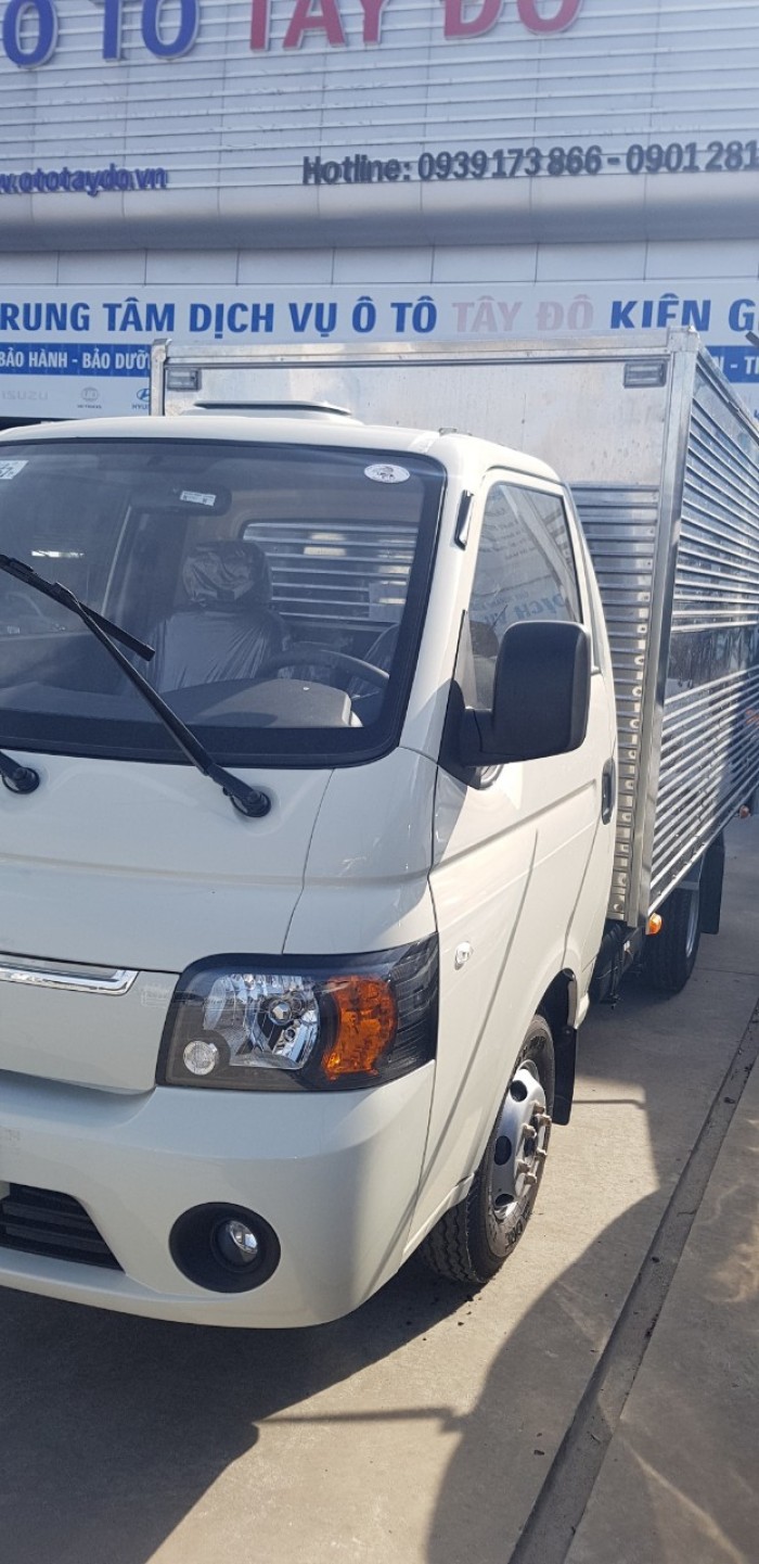 Xe tải JAC thùng kín đời mới giá cạnh tranh