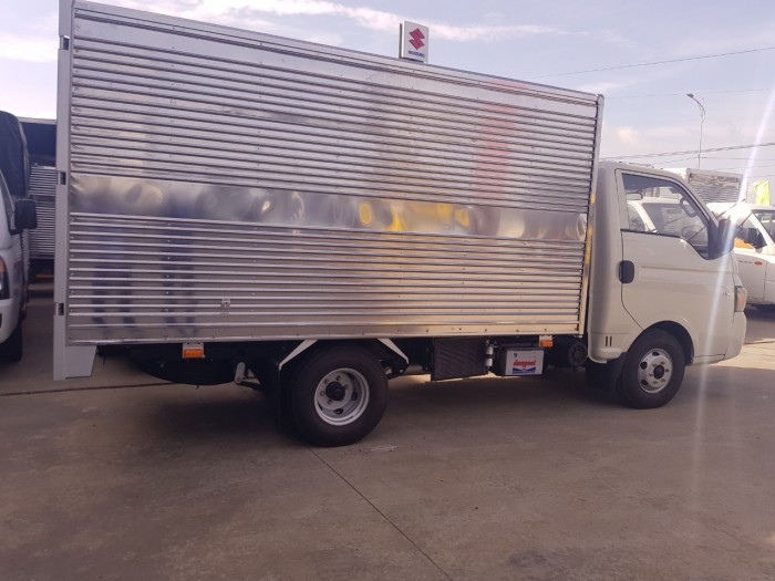Xe tải JAC thùng kín đời mới giá cạnh tranh