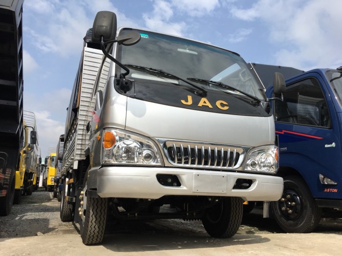 Xe tải JAC 2T4/ thùng hàng dài 3 mét 7/ tính năng công nghệ nhật bản.