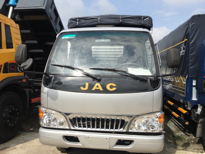 Xe tải JAC 2T4/ thùng hàng dài 3 mét 7/ tính năng công nghệ nhật bản.