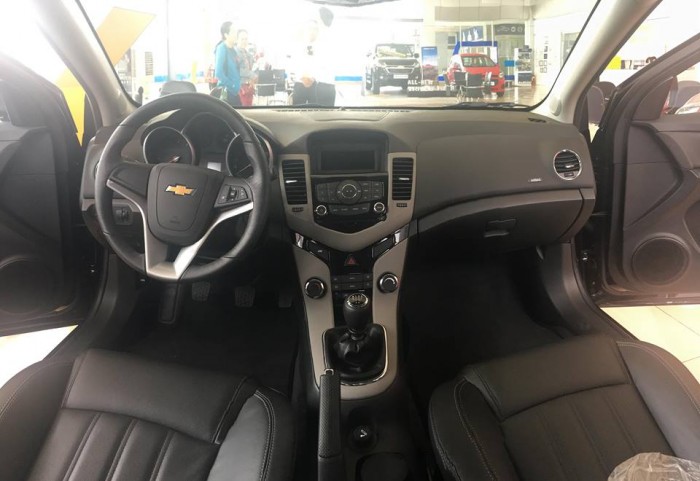 Xe 5 chỗ Chevrolet Cruze 2018 giảm giá 50 triệu.