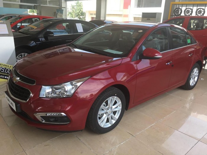 Xe 5 chỗ Chevrolet Cruze 2018 giảm giá 50 triệu.