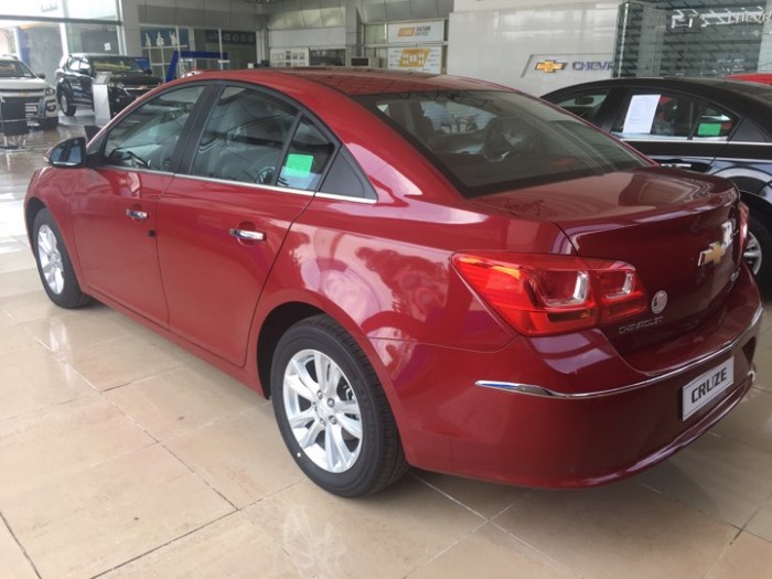 Xe 5 chỗ Chevrolet Cruze 2018 giảm giá 50 triệu.