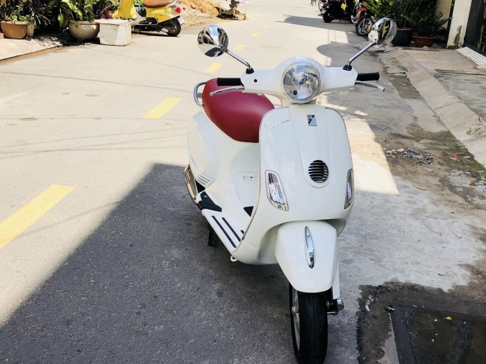 Piaggio Vespa 125cc cuối 2010 Ít đi,nữ SD, còn 98%