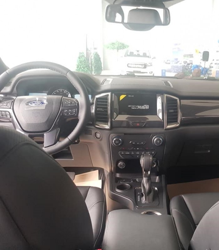 Ford Everest 2018 giao ngay