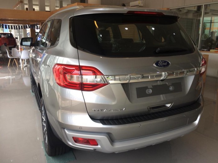 Ford Everest 2018 giao ngay