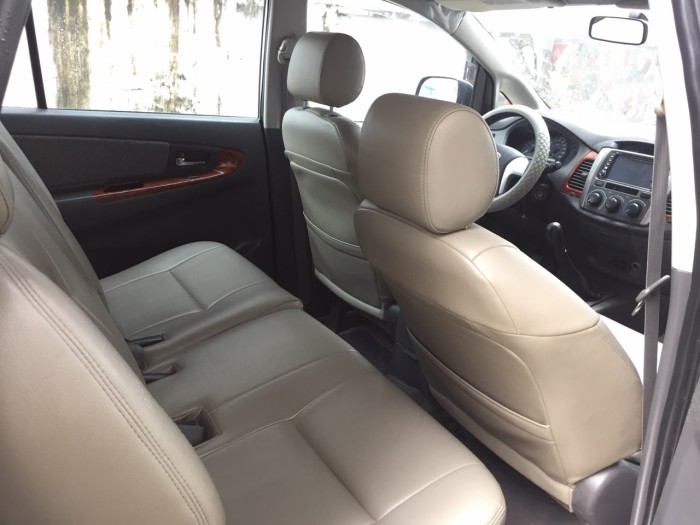 Bán em Toyota Innova E số sàn 2013 màu bạc