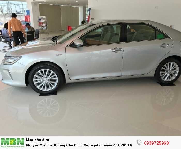 Khuyến Mãi Cực Khủng Cho Dòng Xe Toyota Camry 2.0E 2018 Mới. Mua Trả Góp 250Tr