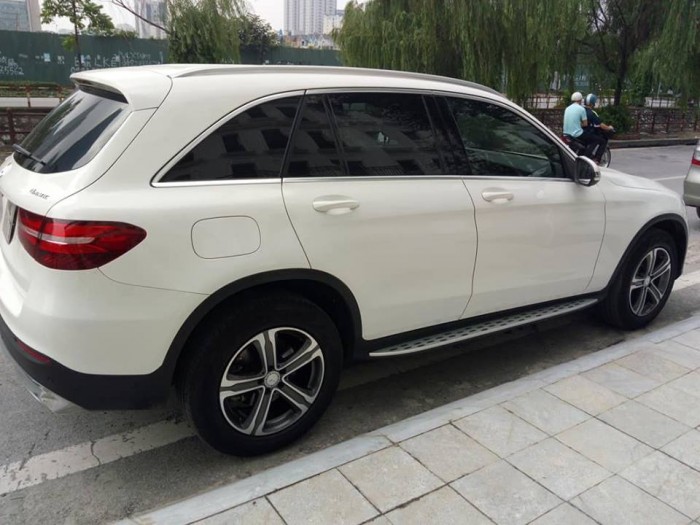 Cần bán xe Mercedes GLC 250 2017 màu trắng cực đẹp,