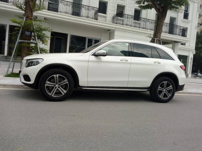 Cần bán xe Mercedes GLC 250 2017 màu trắng cực đẹp,