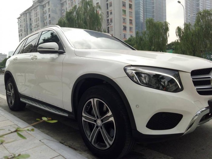 Cần bán xe Mercedes GLC 250 2017 màu trắng cực đẹp,