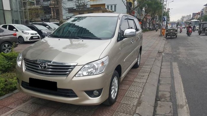 Gia đình cần bán Innova 2013, số sàn, máy xăng, màu vàng cát, nhà ít sử dụng