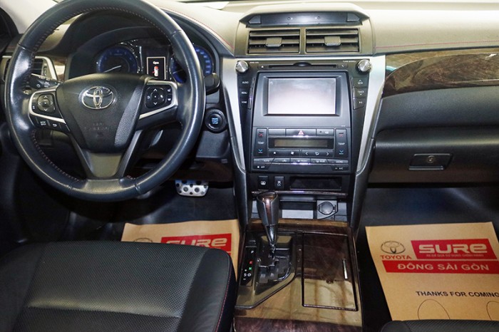 Bán xe Camry 2.5Q sản xuất 2015 màu nâu vàng