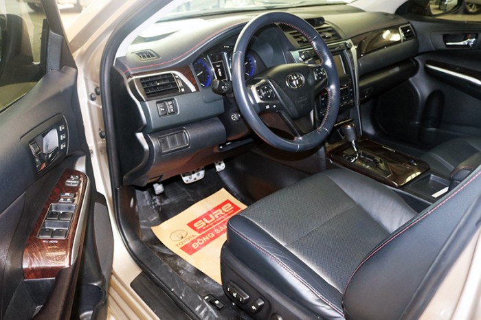 Bán xe Camry 2.5Q sản xuất 2015 màu nâu vàng