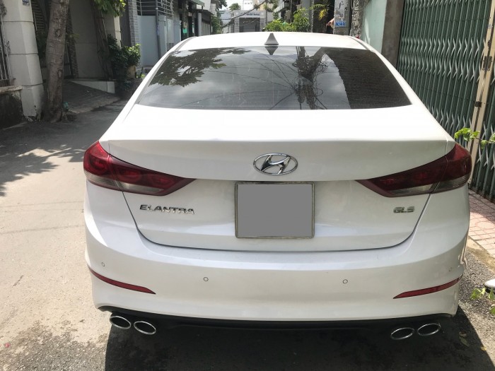 Cần bán xe Hyundai Elantra cuối 2017 màu trắng bản full 2.0 tự động