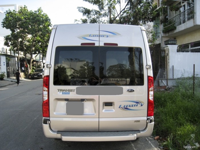 Cần bán xe Ford Transit 2017 đăng kí 2018 dầu, số sàn, màu bạc