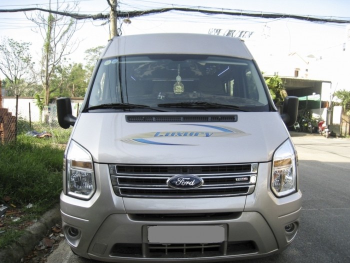 Cần bán xe Ford Transit 2017 đăng kí 2018 dầu, số sàn, màu bạc