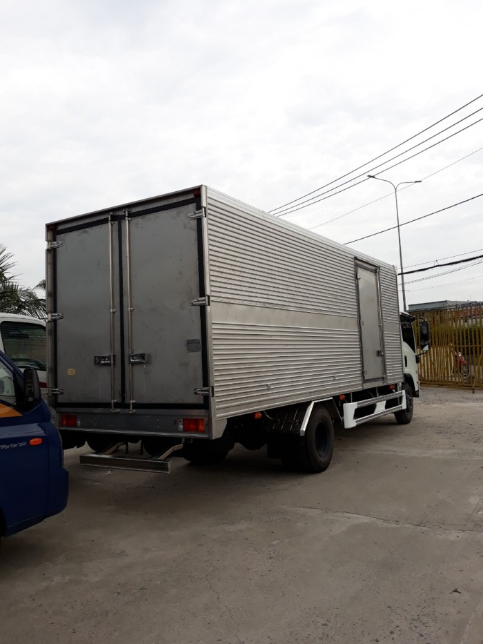 Xe Tải 5 Tấn Isuzu Thùng Kín Inox, vay trả góp 80% giá trị xe, thời gian vay 6 năm, có xe giao ngay