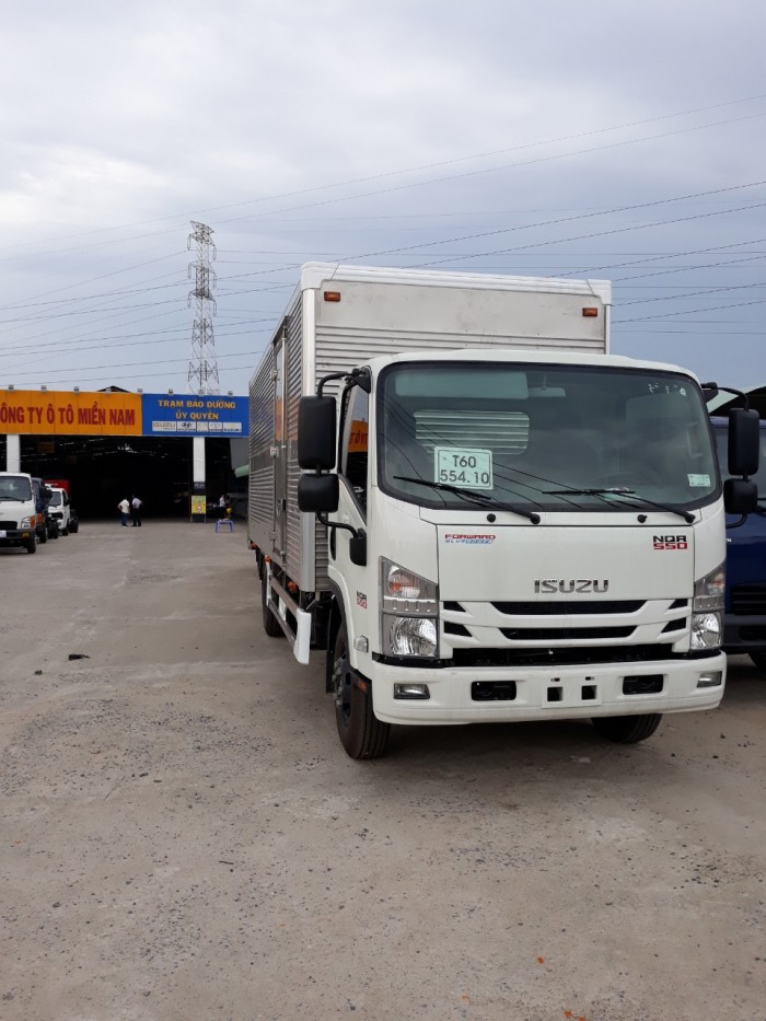 Xe Tải 5 Tấn Isuzu Thùng Kín Inox, vay trả góp 80% giá trị xe, thời gian vay 6 năm, có xe giao ngay