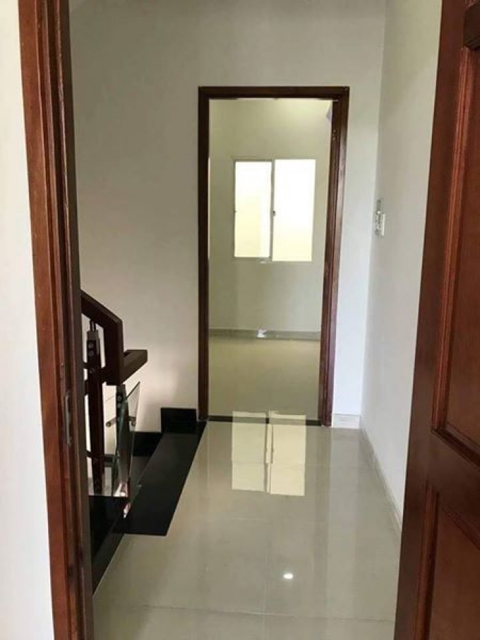 Bán nhà gần chợ hiệp thành, quận 12, 1 trệt/ 2 lầu đúc thật, kiên cố, bao nội thất