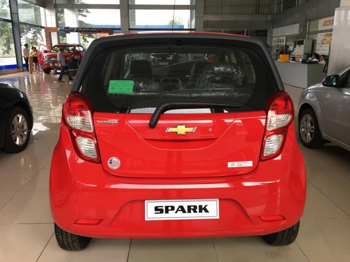 Xe hơi 5 chỗ Chevrolet Spark giảm giá cực sốc.