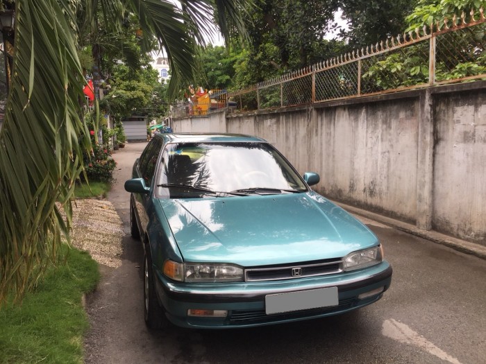 Bán em Honda Accord màu xanh sx 1993 xe còn rất đẹp.